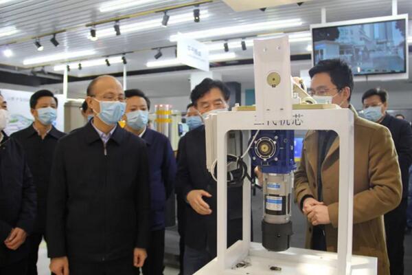 省委常委、副省長吳曉軍長了解百勝各項(xiàng)產(chǎn)品及應(yīng)有場景