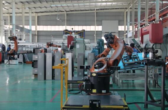 一手抓生產(chǎn)，有序有力，加速復(fù)產(chǎn)