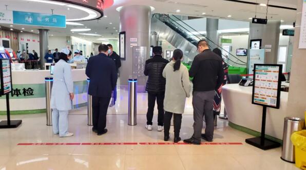 百勝提供的通道擺閘及健康碼人臉測(cè)溫識(shí)別一體機(jī)解決方案