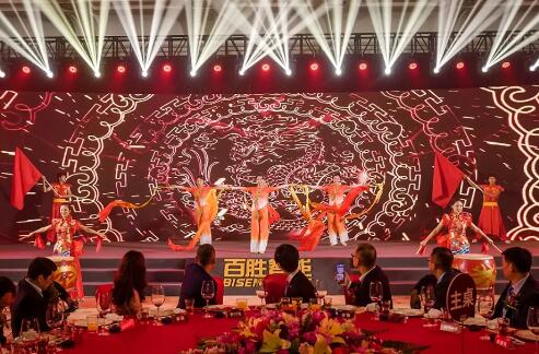 大氣恢宏開(kāi)場(chǎng):旗開(kāi)得勝