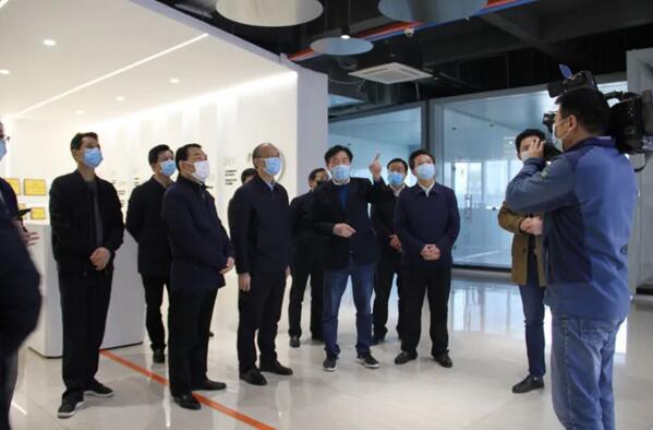 江西省省委常委、副省長吳曉軍一行蒞臨百勝智能調(diào)研指導(dǎo)
