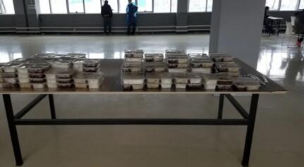 快餐供應(yīng)，分餐進(jìn)食