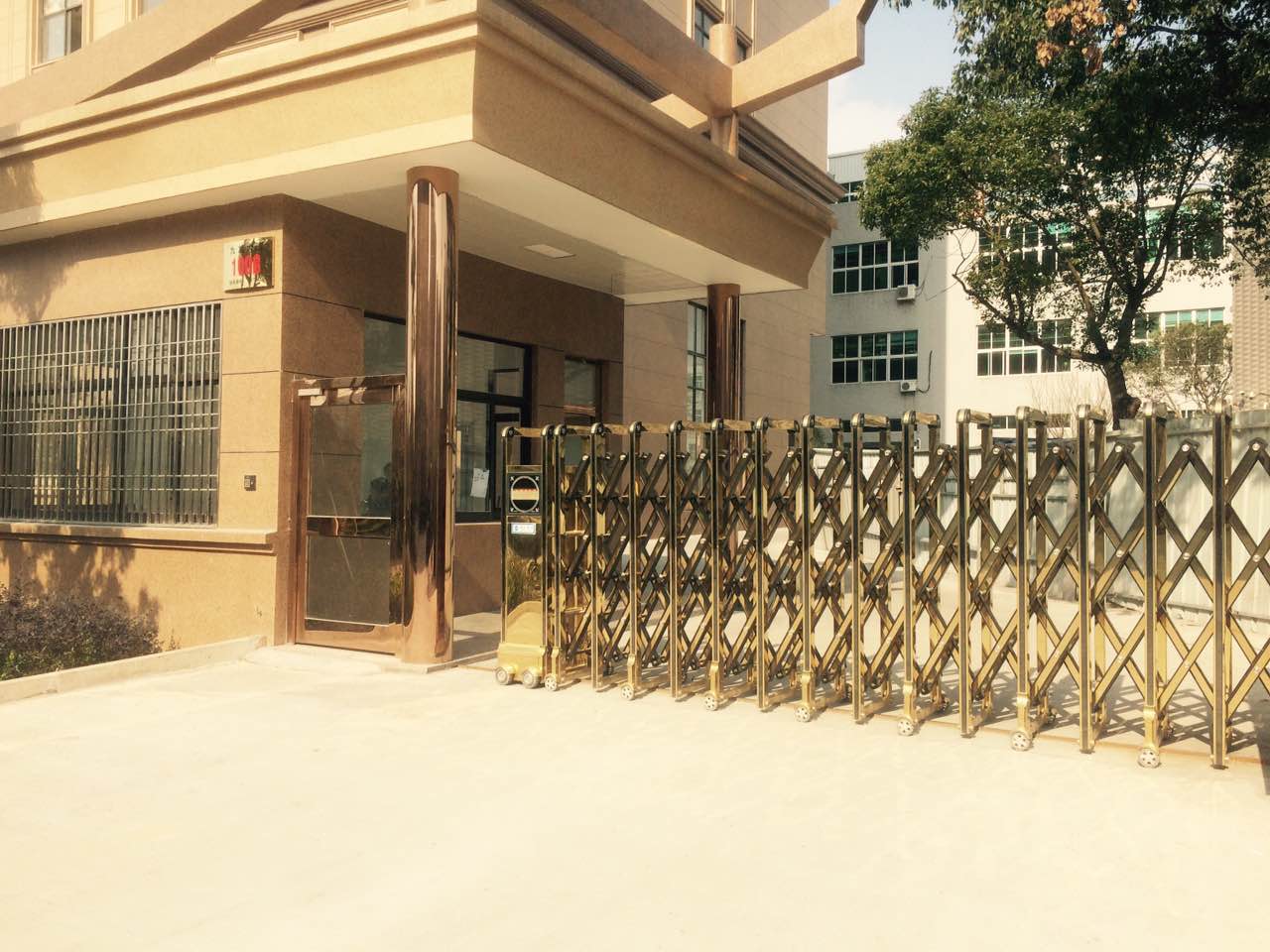 南北德信金甲衛(wèi)士電動(dòng)伸縮門(mén)成功進(jìn)駐臺(tái)州