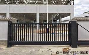 南寧軌道交通集團(tuán)5米智能無軌懸浮門案例 - 中出網(wǎng)-智能出入口與停車充電門戶