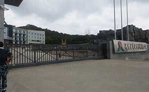 丹東太華電熱材料有限公司818L智能無(wú)軌懸浮門案例