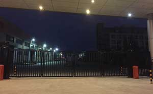 溫嶺椒江區(qū)天天物流無軌懸浮門案例 - 中出網(wǎng)-智能出入口與停車充電門戶