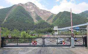 承德市承德縣黃杖子承剛正橋礦業(yè)有限公司無軌懸浮門工程案例 - 中出網-智能出入口與停車充電門戶