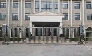 合肥市廬江縣嘉園實業(yè)有限公司智能無軌懸浮門工程案例 - 中出網-智能出入口與停車充電門戶