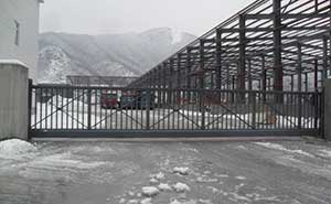 吉林省圖們市朝鮮工業(yè)園智能無軌懸浮門工程案例