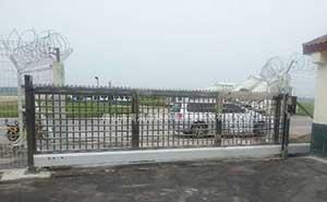 濟南飛機場智能無軌懸浮門工程案例 - 中出網(wǎng)-智能出入口與停車充電門戶