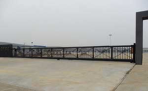 成都華陽物流（20米懸浮門）工程案例 - 中出網(wǎng)-智能出入口與停車充電門戶