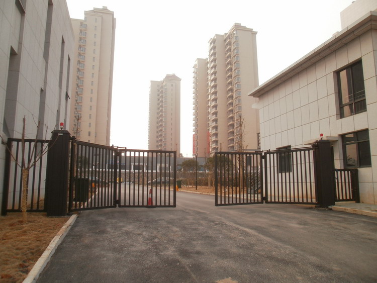 湖北省黃石市國(guó)稅局智能無(wú)軌懸浮門(mén)工程案例 - 中出網(wǎng)-智能出入口與停車(chē)充電門(mén)戶(hù)