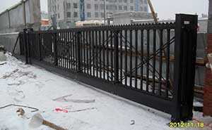 長春機械設(shè)備有限公司智能無軌懸浮門工程案例 - 中出網(wǎng)-智能出入口與停車充電門戶