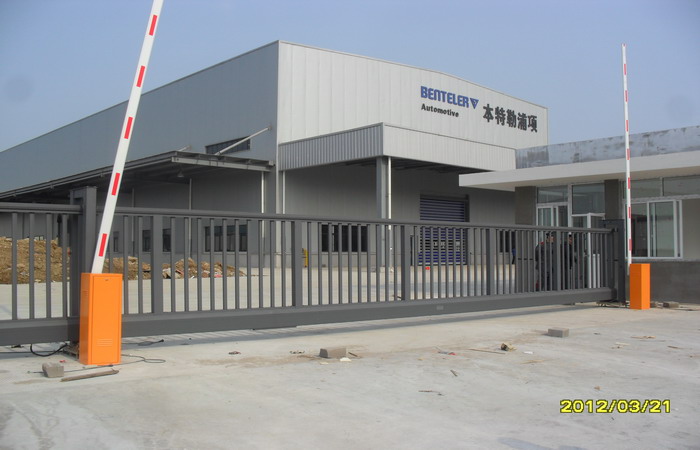 蕪湖本特勒浦項智能無軌懸浮門工程案例 - 中出網(wǎng)-智能出入口與停車充電門戶