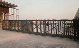 浙江金華市金佳木門業(yè)智能無軌懸浮門工程案例 - 中出網(wǎng)-智能出入口與停車充電門戶