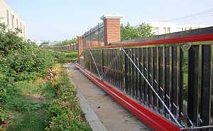 大連美羅藥業(yè)智能無(wú)軌懸浮門(mén)工程案例 - 中出網(wǎng)-智能出入口與停車(chē)充電門(mén)戶(hù)