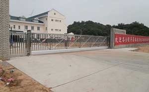 江西省水電工程局老爺廟風(fēng)電場(chǎng)智能無軌懸浮門工程案例