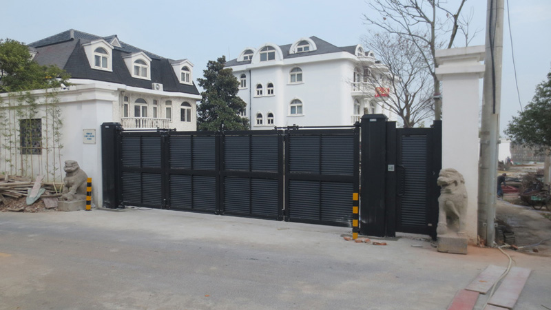 蘇州市洞庭山莊江南文人家具館裕德堂智能安全伸縮平移門工程案例 - 中出網(wǎng)-智能出入口與停車充電門戶