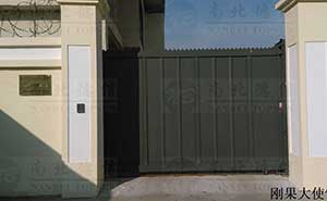 剛果大使館安寶LP高2.5米正智能安全伸縮平移門工程案例 - 中出網(wǎng)-智能出入口與停車充電門戶