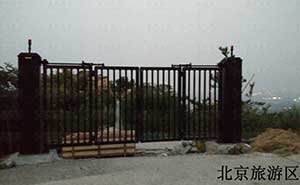 北京旅游區(qū)智能安全伸縮平移門工程案例 - 中出網(wǎng)-智能出入口與停車充電門戶