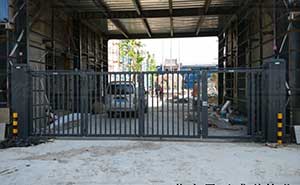 北京昊天盛世偉業(yè)智能安全伸縮平移門工程案例 - 中出網(wǎng)-智能出入口與停車充電門戶