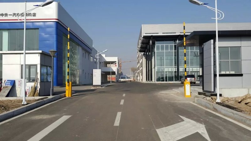 呼和浩特市一汽豐田4S店道閘案例 - 中出網(wǎng)-智能出入口與停車充電門戶