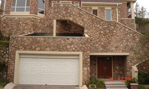 保利·高爾夫國際花園車庫門案例 - 中出網(wǎng)-智能出入口與停車充電門戶