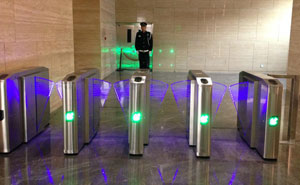 沈陽瑞鼎華航大廈通道閘案例 - 中出網(wǎng)-智能出入口與停車充電門戶