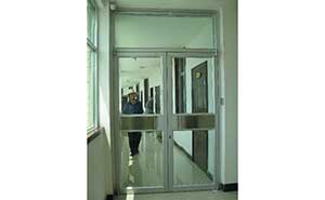 鎮(zhèn)平新興光學(xué)肯德基門案例 - 中出網(wǎng)-智能出入口與停車充電門戶