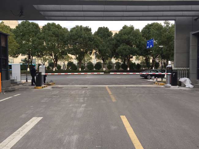 寧波均勝集團車牌識別系統(tǒng)案例 - 中出網(wǎng)-智能出入口與停車充電門戶