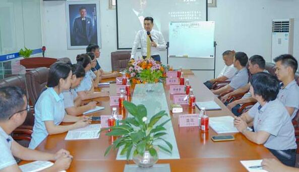 鷹勝煌胡學君總經理發(fā)布了鷹勝煌品牌新的五年規(guī)劃