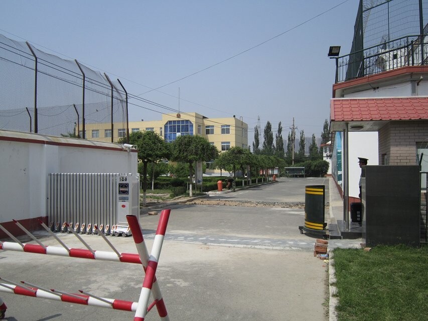 鞍山月明山監(jiān)獄伸縮門工程案例 - 中出網(wǎng)-智能出入口與停車充電門戶