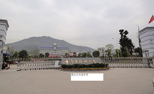 重慶開(kāi)縣中學(xué)伸縮門(mén)工程案例 - 中出網(wǎng)-智能出入口與停車(chē)充電門(mén)戶(hù)