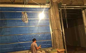 淮安萬達廣場店快速門案例 - 中出網(wǎng)-智能出入口與停車充電門戶