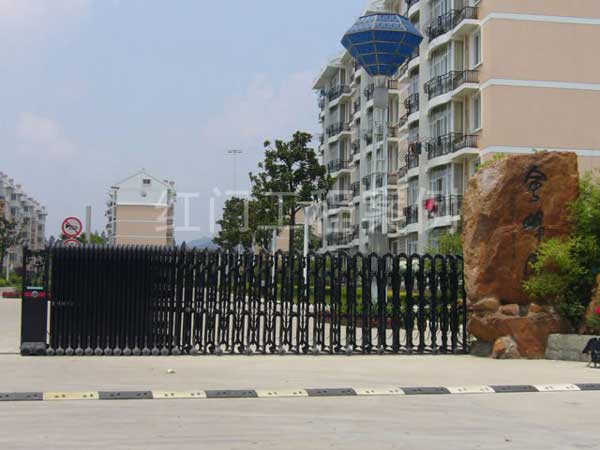 德陽凱江新城電動伸縮門案例 - 中出網(wǎng)-智能出入口與停車充電門戶