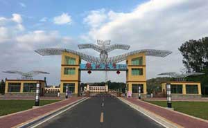 湛江鶴地水庫風(fēng)景區(qū)伸縮門案例