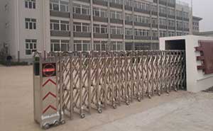 武裝部伸縮門案例 - 中出網(wǎng)-智能出入口與停車充電門戶