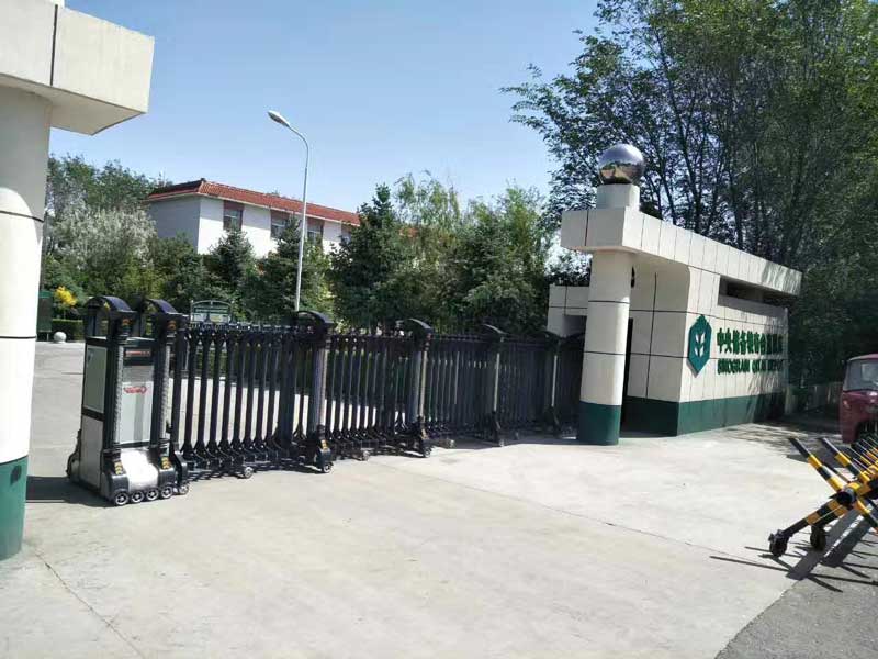 中央儲備糧奇臺直屬庫伸縮門案例 - 中出網(wǎng)-智能出入口與停車充電門戶