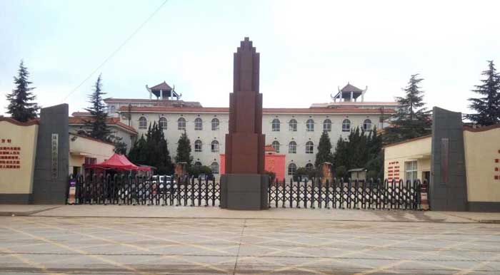 陸良縣小百戶(hù)中學(xué)伸縮門(mén)案例 - 中出網(wǎng)-智能出入口與停車(chē)充電門(mén)戶(hù)