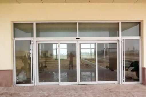 河口油區(qū)辦自動(dòng)門案例 - 中出網(wǎng)-智能出入口與停車充電門戶