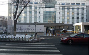 新疆氣象局懸浮門(mén)工程案例 - 中出網(wǎng)-智能出入口與停車(chē)充電門(mén)戶