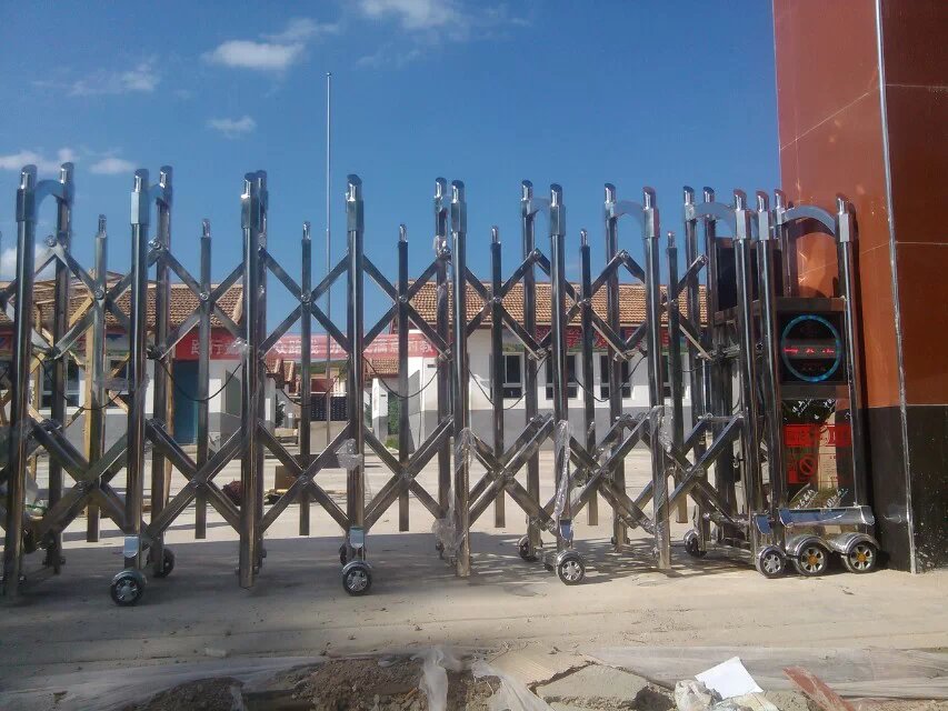 榆中縣小水字小學伸縮門案例 - 中出網(wǎng)-智能出入口與停車充電門戶