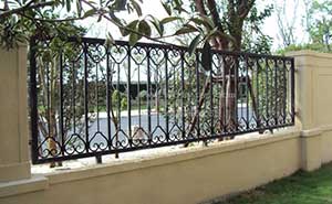 康都集團護欄案例 - 中出網(wǎng)-智能出入口與停車充電門戶