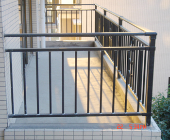 組裝型鐵藝護(hù)欄-陽(yáng)臺(tái)護(hù)欄