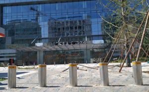 北京京東集團(tuán)升降柱案例 - 中出網(wǎng)-智能出入口與停車充電門戶