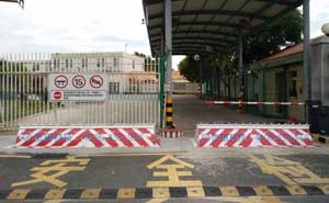 晉江機(jī)場(chǎng)路障機(jī)案例 - 中出網(wǎng)-智能出入口與停車充電門戶