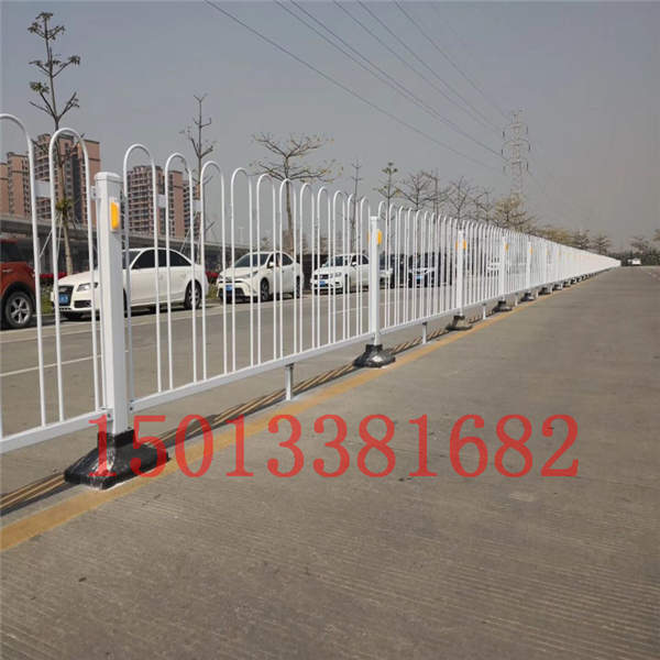 韶關(guān)機(jī)機(jī)非車(chē)道護(hù)欄 河源活動(dòng)式乙型護(hù)欄定做