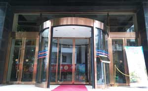 貴州烏江大酒店旋轉門案例