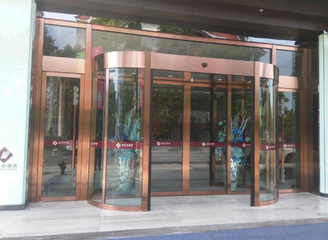 喜來(lái)登酒店自動(dòng)門案例 - 中出網(wǎng)-智能出入口與停車充電門戶