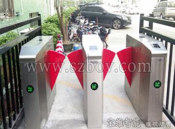 深圳中裕冠工業(yè)園-翼閘通道閘案例 - 中出網(wǎng)-智能出入口與停車充電門戶